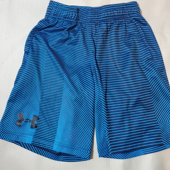 Under Armour Boy's bundle of 3 items, Size Small - Picture 2 of 4